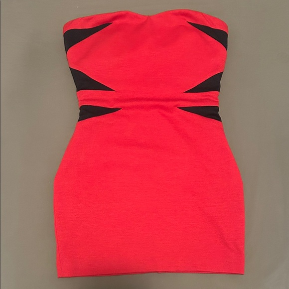 XXI Forever Strapless Red and Black Dress - Picture 3 of 4